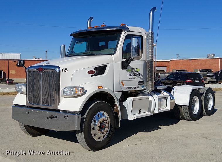 2017 Peterbilt  567 semi truck - DU3671