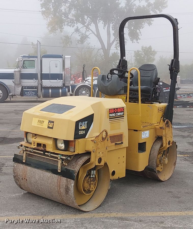 2011 Caterpillar CB24 double drum vibratory roller - DU3734