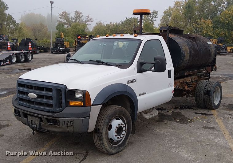2007 Ford F550 Tack distributor truck - DU3735