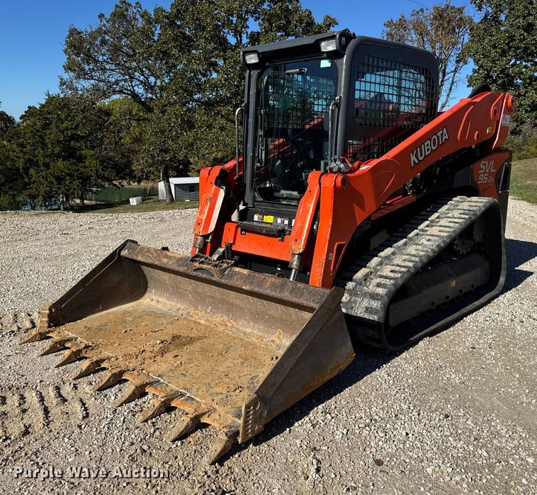 2017 Kubota SVL95-2S tracked skid steer loader - DW6662