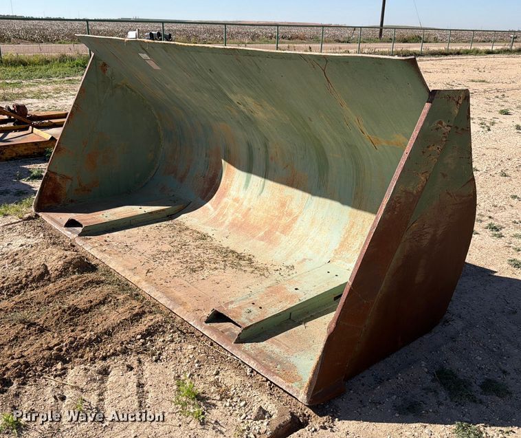 Wheel loader bucket - DX5875