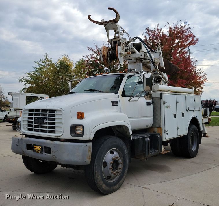 2000 Chevrolet  C7500 digger derrick truck - DX6592