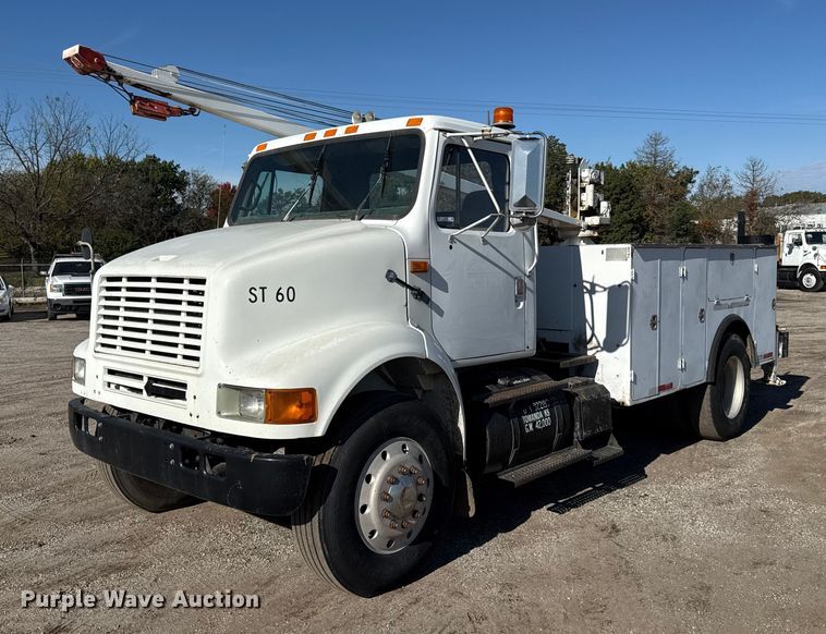 1995 International 8100 utility / service truck - DY8376
