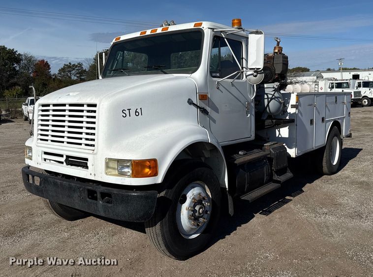 1995 International 8100 utility / service truck - DY8377