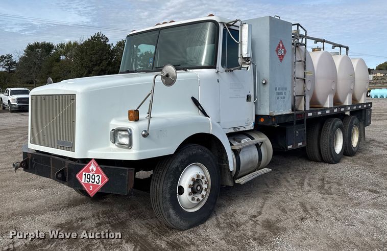 1994 Volvo WB flatbed truck - DY8379
