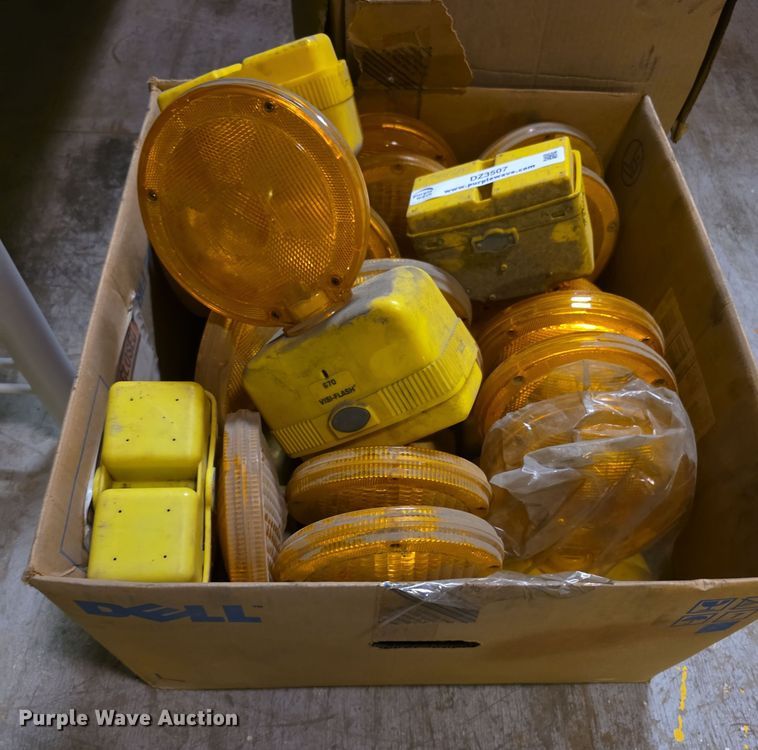 Approximately 44 safety cone beacons - DZ3507