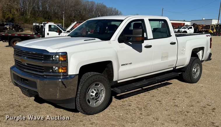 2016 Chevrolet Silverado 2500HD Crew Cab pickup truck - EA1999