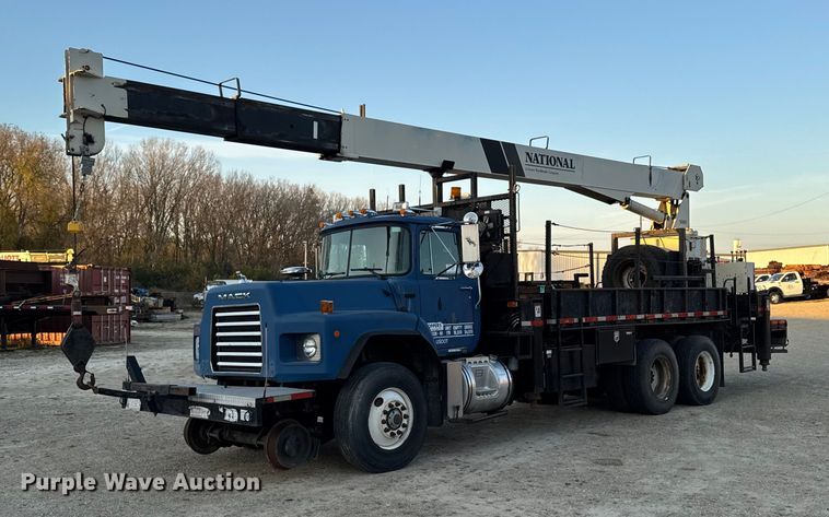 2003 Mack RB688S crane truck - EA2003