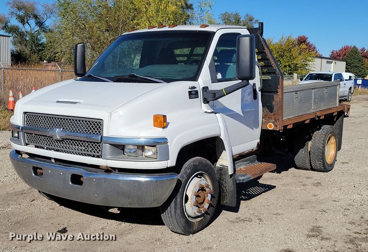 2003 Chevrolet C5500 flatbed truck - EA2718