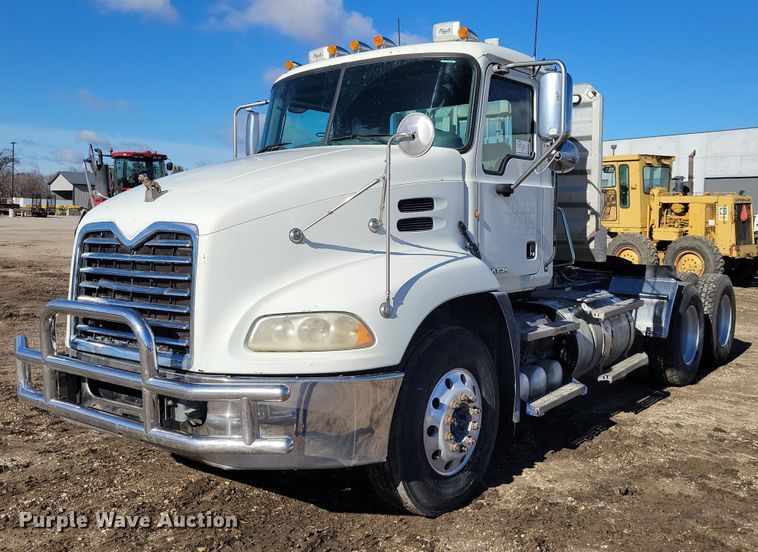 2012 Mack CXU600 semi truck - EA2731