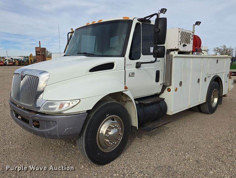 2006 International 4300 utility / service truck - EB1132