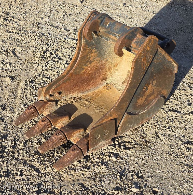 Bobcat 18" W mini excavator bucket - EB1135