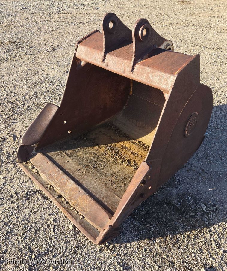 Carlson 48" W excavator bucket - EB1136