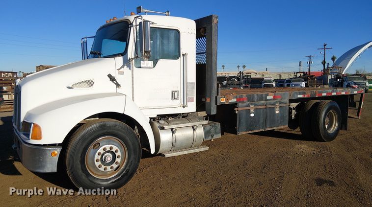 2001 Kenworth T300 flatbed truck - EC1291