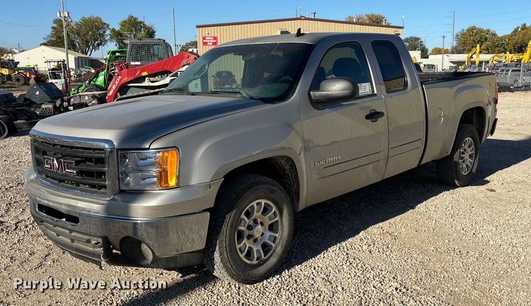 2007 GMC Sierra 1500 Ext. Cab pickup truck - EE4437