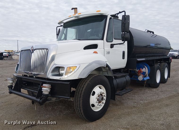 2007 International 7400 water truck - EG1714