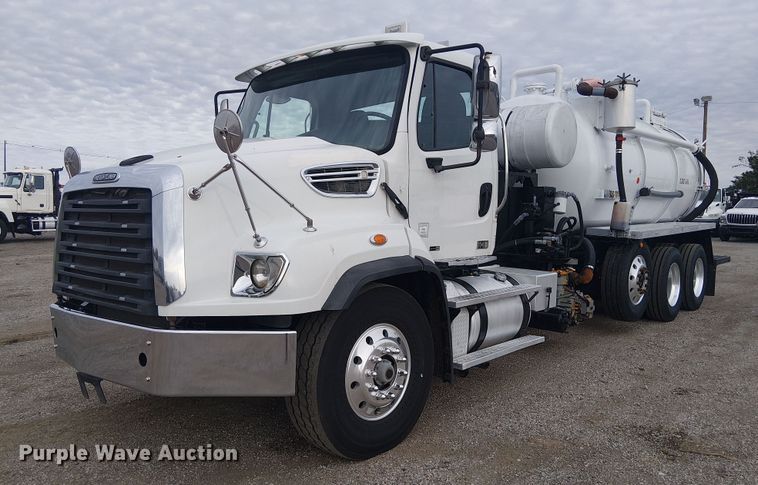 2015 Freightliner 114SD vacuum truck - EG1715