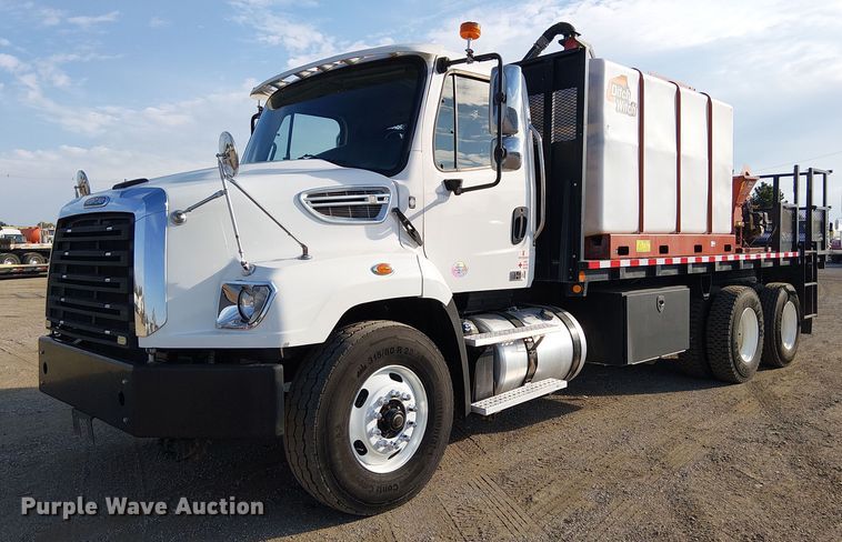2019 Freightliner 114SD flatbed truck - EG8252