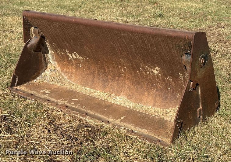 94" W clamshell loader bucket - EG8267