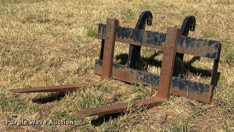 4' L loader forks - EG8268