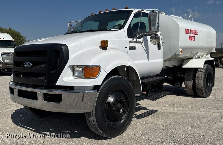 2004 Ford F750 Super Duty water truck - EM8309