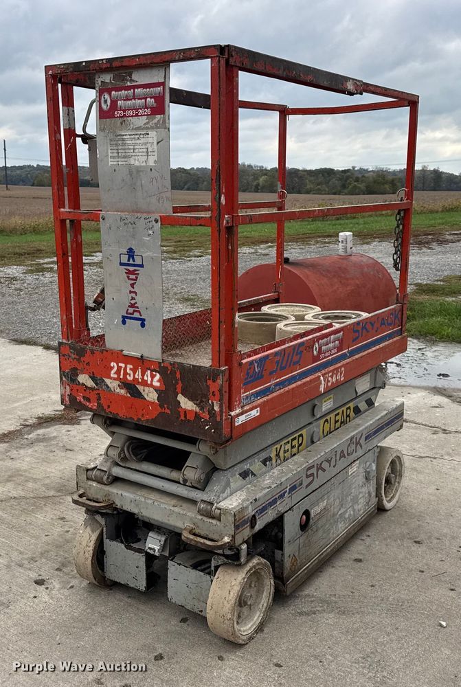 1999 SkyJack SJIII-3015 scissor lift - EN0634