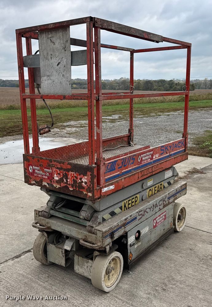 1999 SkyJack SJIII-3015 scissor lift - EN0635