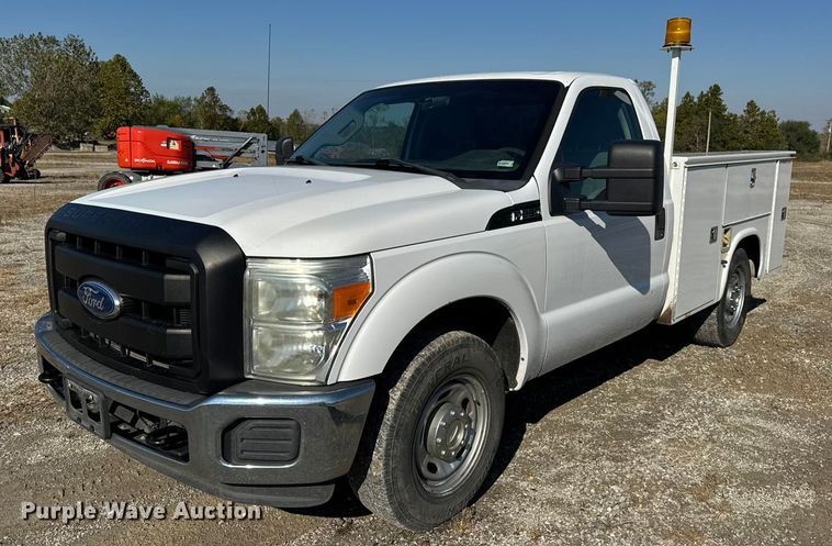 2012 Ford F250 Super Duty utility bed pickup truck - EN0655