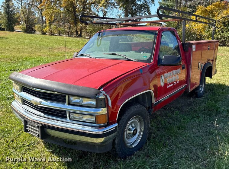 1999 Chevrolet C2500 utility bed pickup truck - EN0687