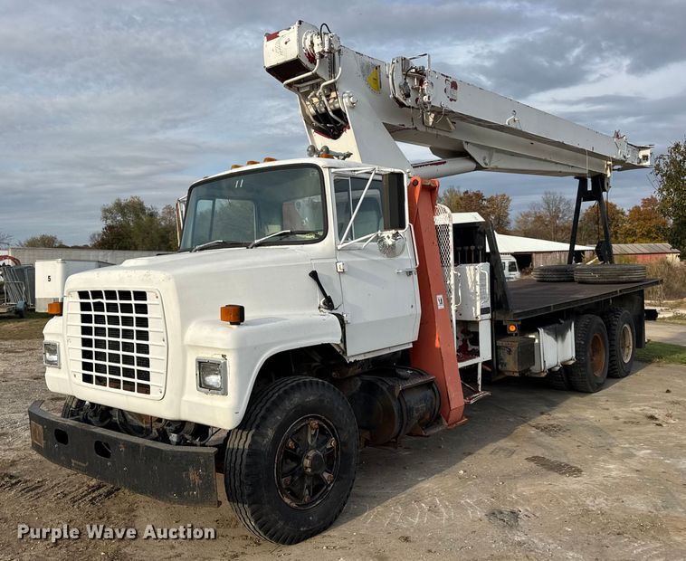 1986 Ford L9000 crane truck - EN0706