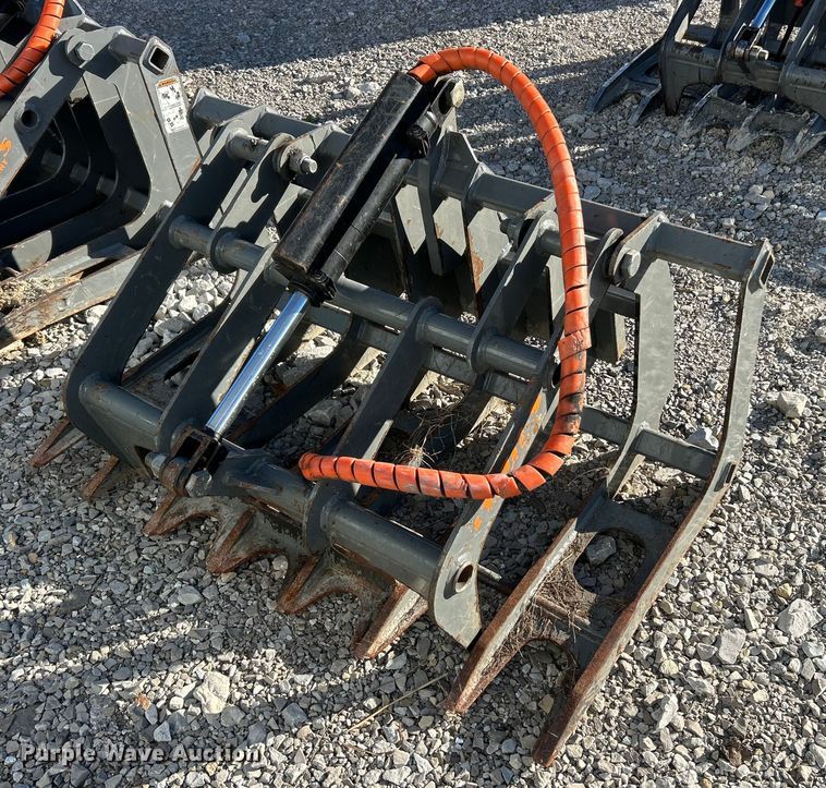 Ryan's Equipment 448 skid steer grapple bucket - ET6524