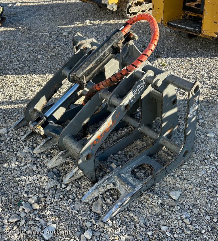 Ryan's Equipment 336 skid steer grapple bucket - ET6528