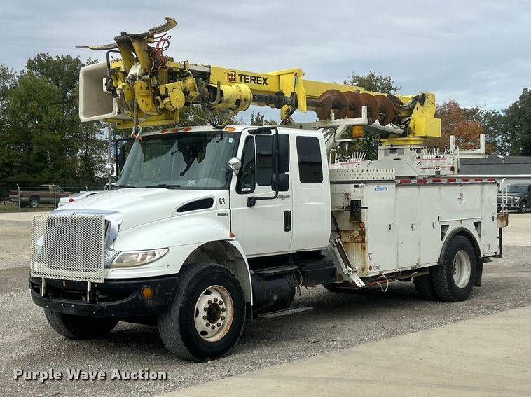 2010 International 4400 Ext. Cab digger derrick truck   - ET6563