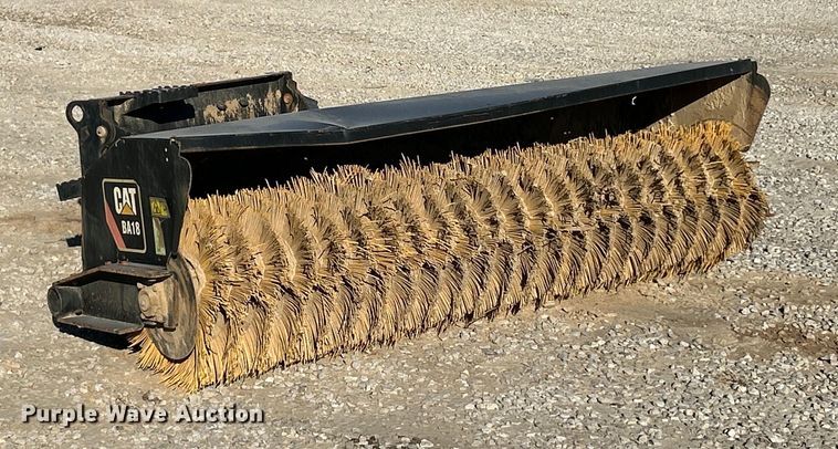 Caterpillar BA18 skid steer broom - ET6619