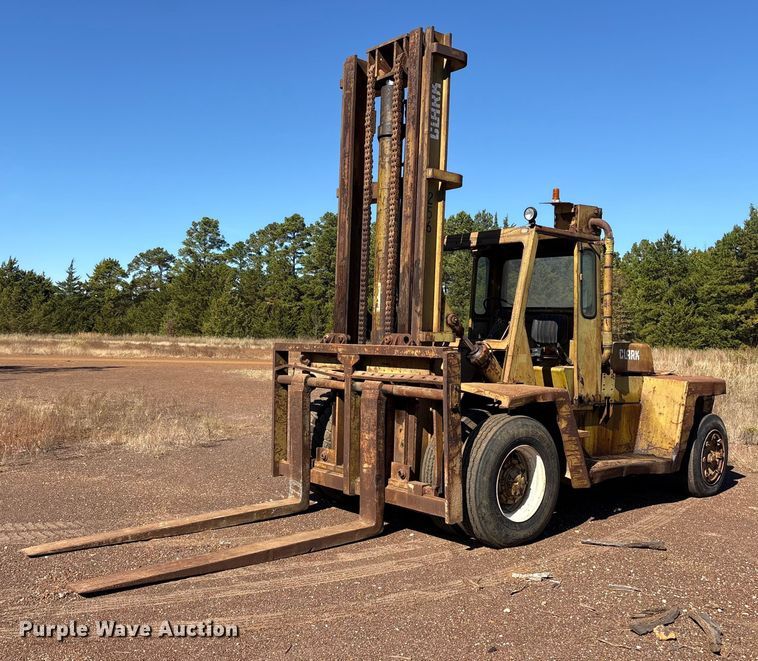 1979 Clark Y300 forklift - ET7286