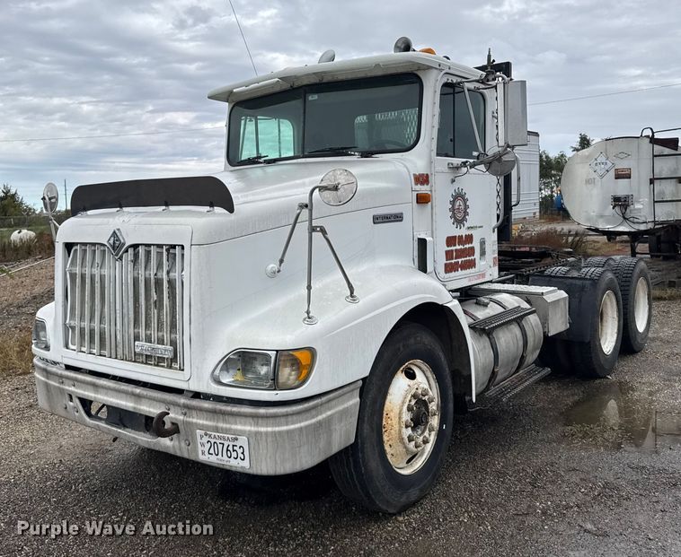 1999 International  9100 semi truck - EU6275
