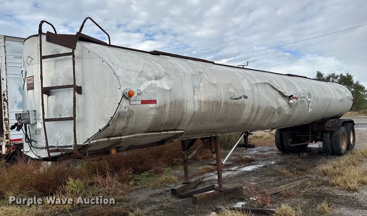 1966 Beall  40 INSL T tank trailer - EU6276