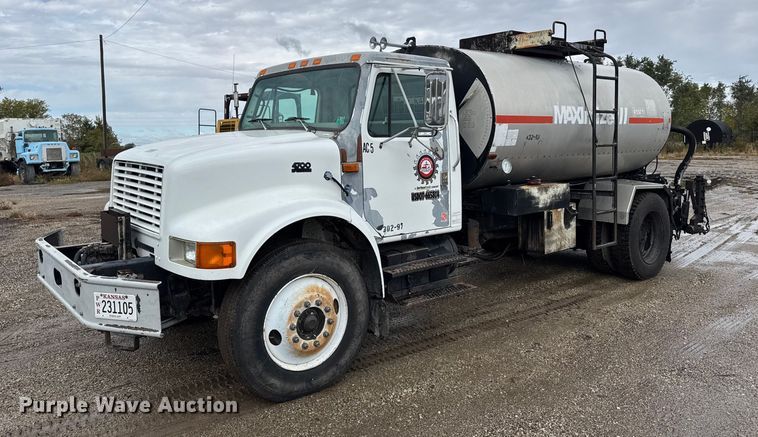 1997 International 4700  oil distributor truck - EU6277