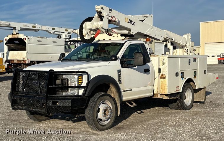 2019 Ford F550 bucket truck - EV3229