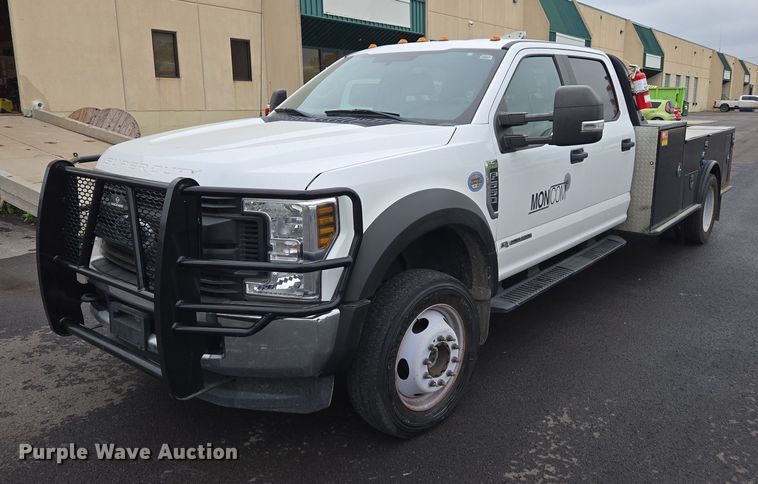 2018 Ford F550 Crew Cab flatbed truck - EV5430