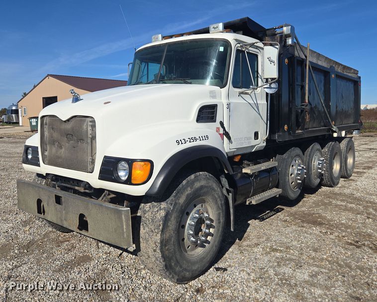 2005 Mack CV dump truck - EV5473