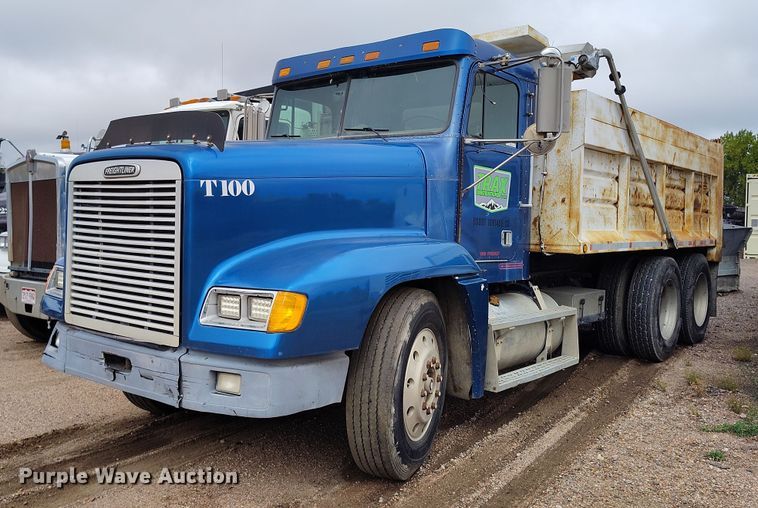 2000 Freightliner FLD dump truck - IP9712