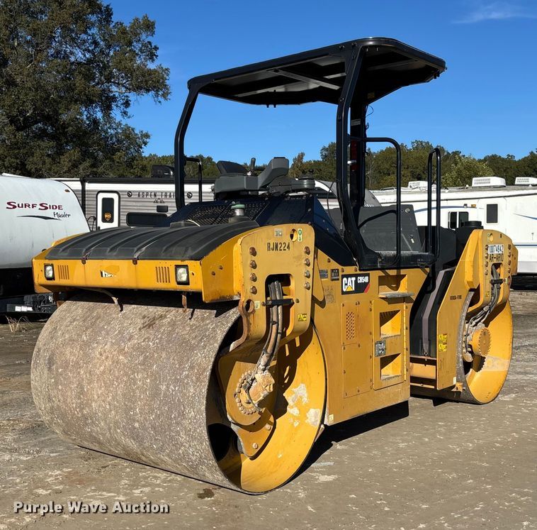 2016 Caterpillar CB54B double drum vibratory roller - YA1286