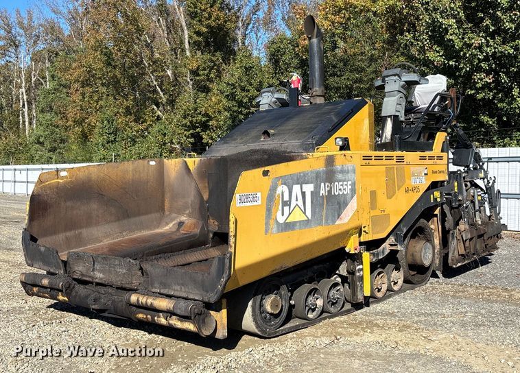 2016 Caterpillar AP1055F paver - YA1418