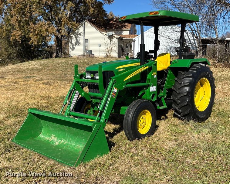 2010 John Deere 5055D tractor - DK0136
