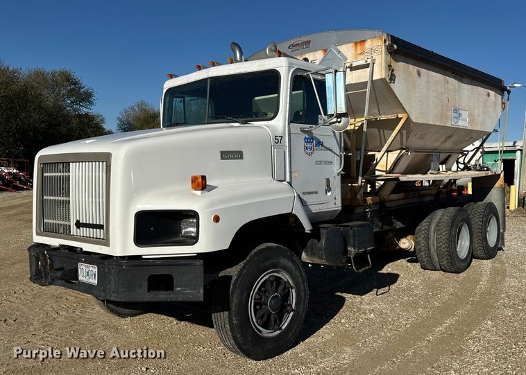 1996 International Paystar 5000 fertilizer delivery truck - DW6663