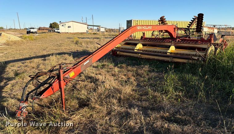1986 New Holland 116 swather / windrower - DX5868