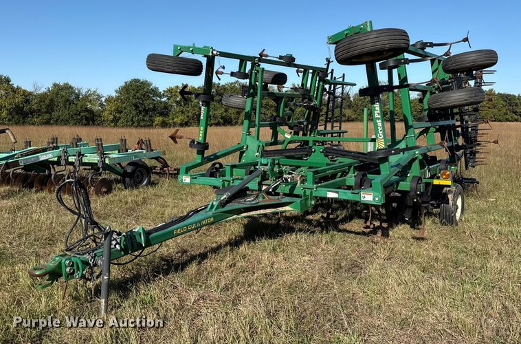 Great Plains 8323 field cultivator - DY8340