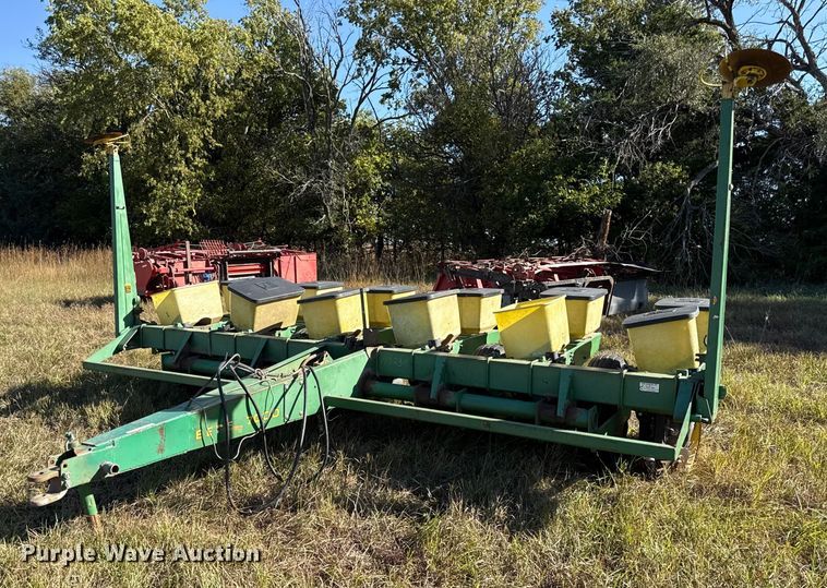 John Deere 7000 no-till planter - DY8343