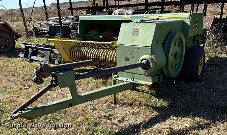 1982 John Deere 347 small square baler - DY8463